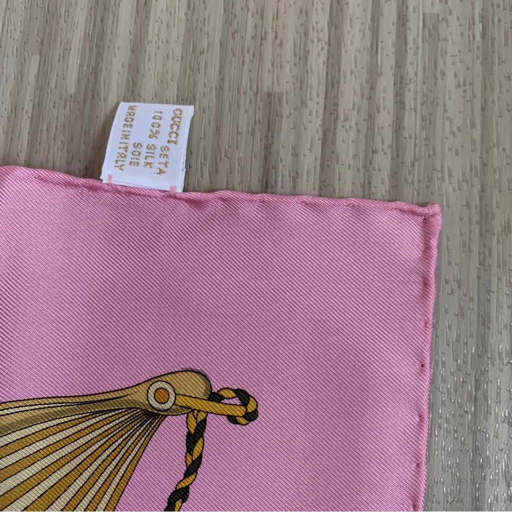 Authentic Gucci Vintage Scarf 90cm Pink Eastern Fans Excellent Condition Silk - Picture 6 of 8
